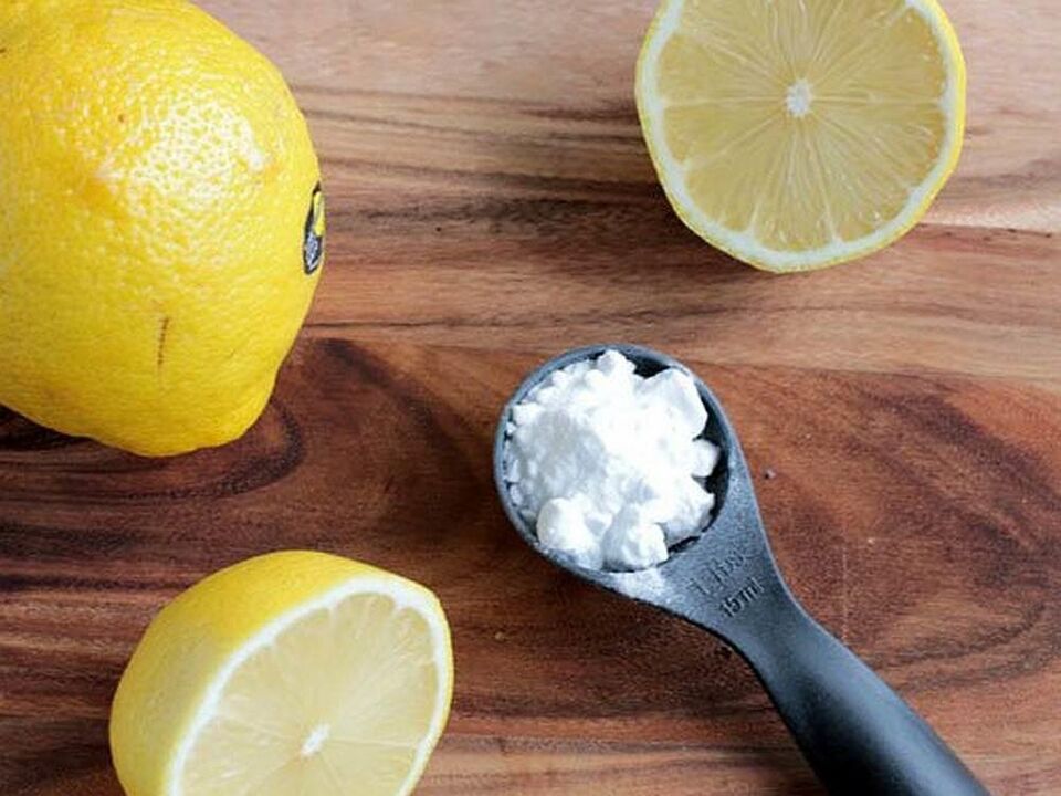 Zitrone und Limonade gegen Zehennagelpilz.